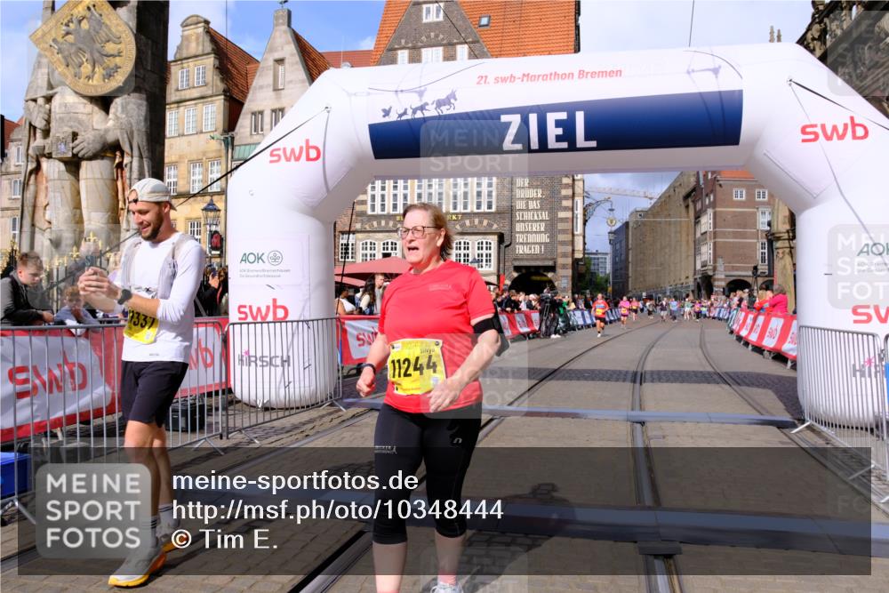 13.09.2026 - 21. swb-Marathon Bremen Tim E. http://msf.ph/oto/10348444 13.09.2026 11:20:29 Ziel 11244, 11333, 11337, 12374 meine-sportfotos.de