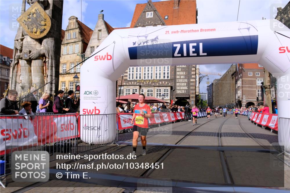 13.09.2026 - 21. swb-Marathon Bremen Tim E. http://msf.ph/oto/10348451 13.09.2026 11:20:36 Ziel 11244, 11296, 11333, 11337, 12285, 12374 meine-sportfotos.de