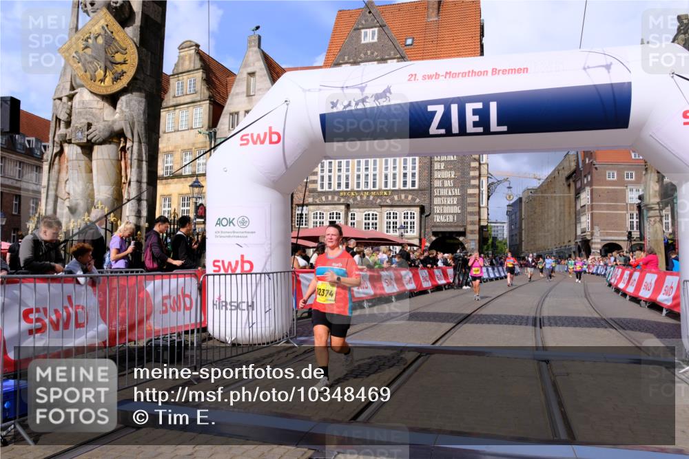 13.09.2026 - 21. swb-Marathon Bremen Tim E. http://msf.ph/oto/10348469 13.09.2026 11:20:36 Ziel 11244, 11296, 11333, 11337, 12285, 12374 meine-sportfotos.de