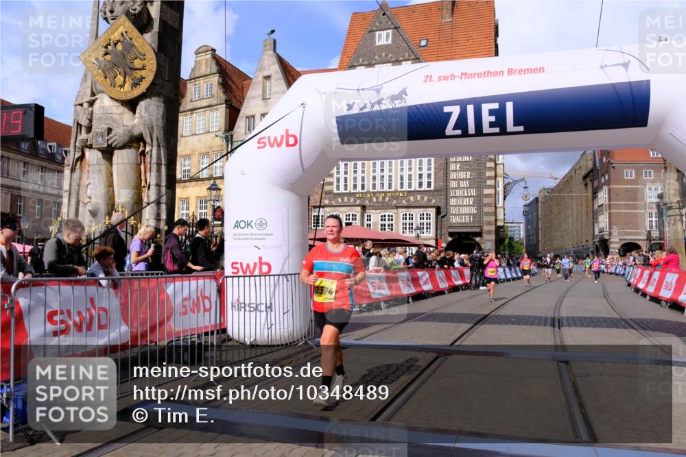 13.09.2026 - 21. swb-Marathon Bremen Tim E. http://msf.ph/oto/10348489 13.09.2026 11:20:36 Ziel 11244, 11296, 11333, 11337, 12285, 12374 meine-sportfotos.de