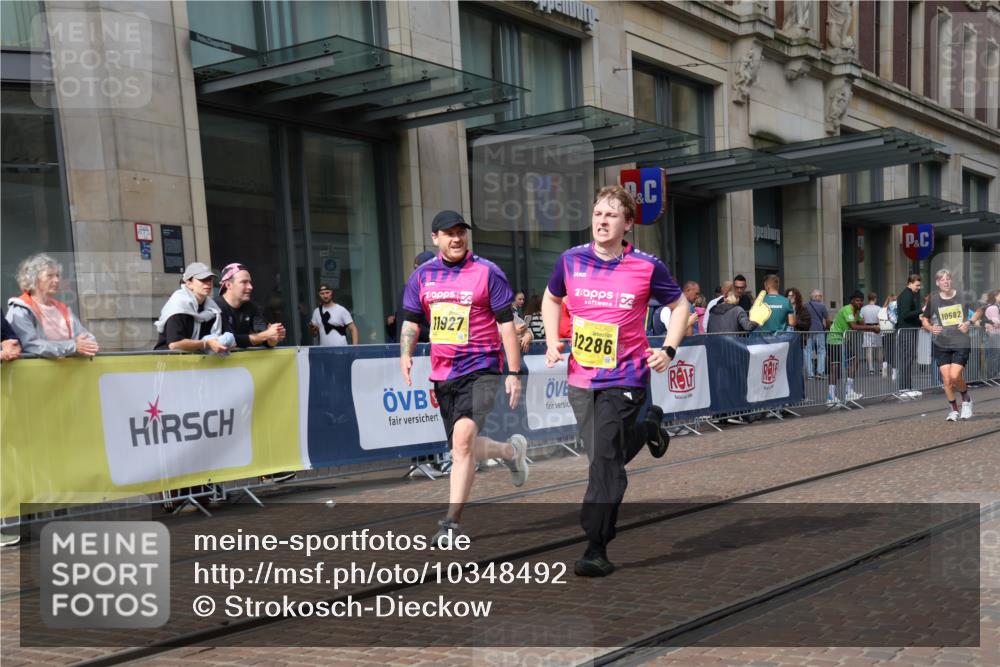 13.09.2026 - 21. swb-Marathon Bremen Strokosch-Dieckow http://msf.ph/oto/10348492 13.09.2026 11:11:37 Ziel 10490, 10582, 10616, 11585, 10155, 10510, 10511, 10546, 10552, 10977, 11036, 11216, 11231, 11239, 11289, 11458, 11533, 11702, 11870, 11927, 12082, 12126, 12148, 12220, 12286, 12311, 12336, 12464, 12508, 12553 meine-sportfotos.de