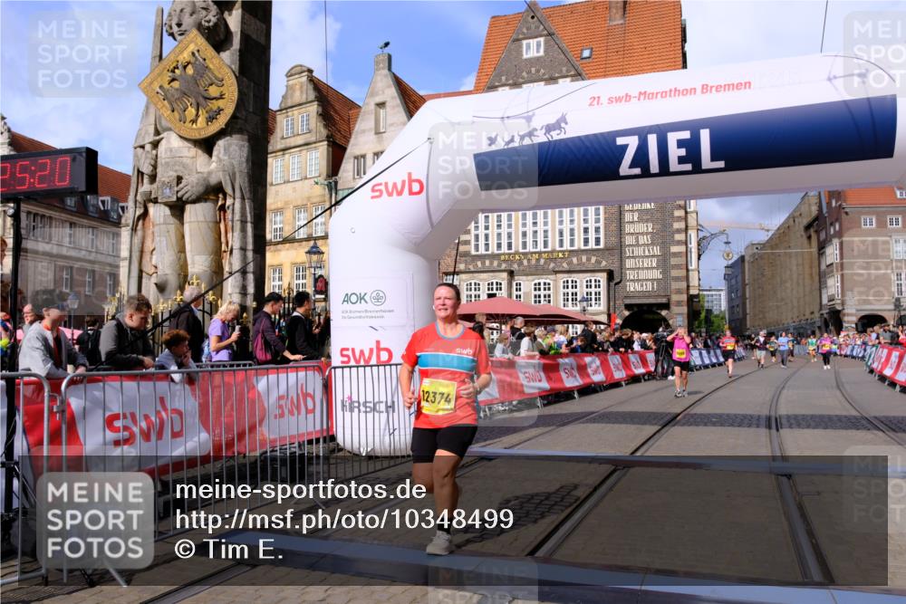 13.09.2026 - 21. swb-Marathon Bremen Tim E. http://msf.ph/oto/10348499 13.09.2026 11:20:36 Ziel 11244, 11296, 11333, 11337, 12285, 12374 meine-sportfotos.de