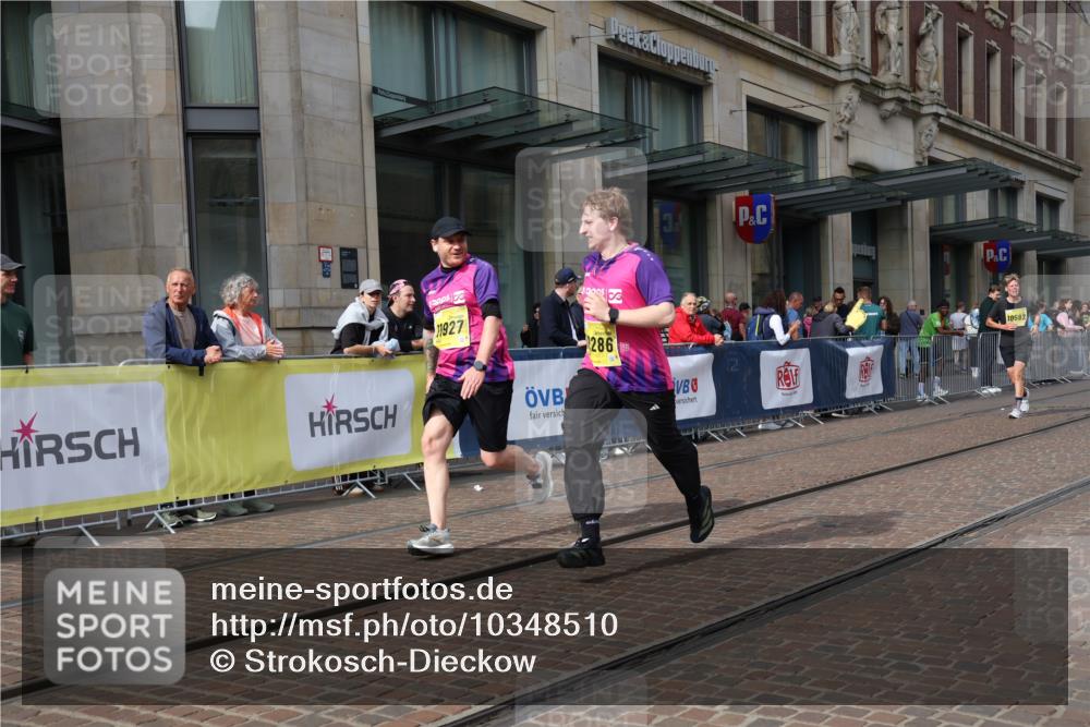 13.09.2026 - 21. swb-Marathon Bremen Strokosch-Dieckow http://msf.ph/oto/10348510 13.09.2026 11:11:38 Ziel 10490, 10582, 10616, 11585, 10155, 10510, 10511, 10546, 10552, 10977, 11036, 11216, 11239, 11289, 11458, 11533, 11702, 11870, 11927, 12082, 12126, 12220, 12286, 12311, 12336, 12464, 12508, 12553 meine-sportfotos.de