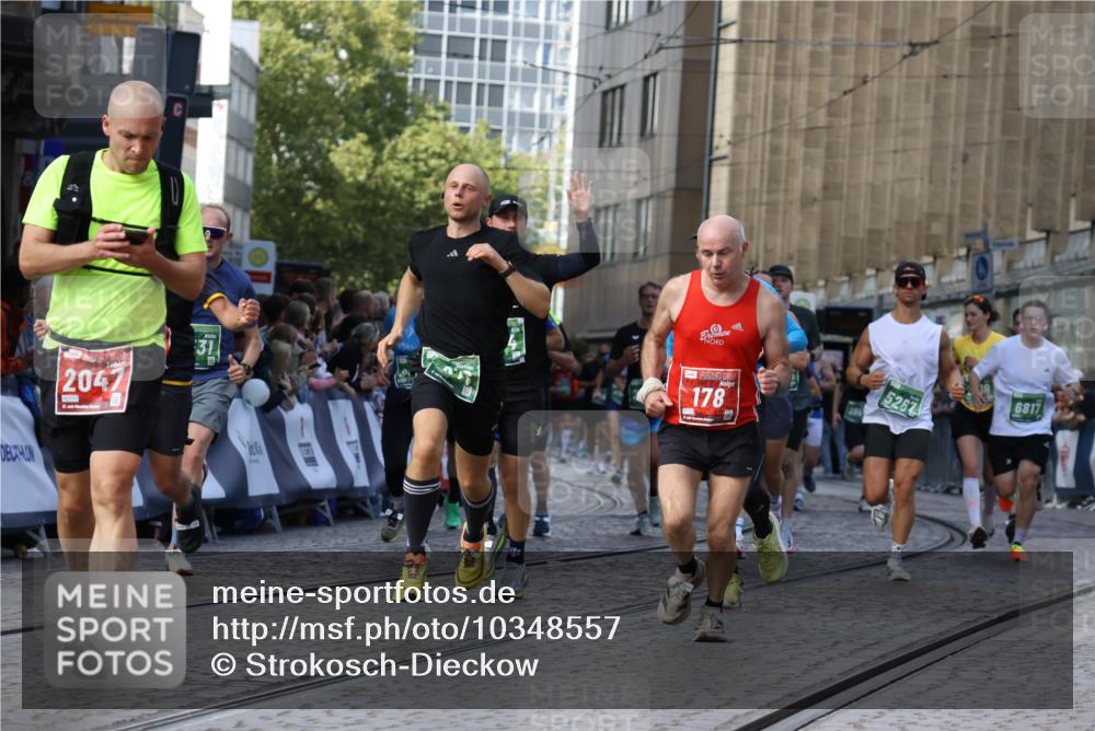 13.09.2026 - 21. swb-Marathon Bremen Strokosch-Dieckow http://msf.ph/oto/10348557 13.09.2026 13:28:45 Ziel 178, 210, 1239, 1380, 1460, 2047, 2764, 2977, 3028, 3294, 3597, 4250, 5250, 5683, 5889, 8429, 8483, 8570, 9064, 9549, 430, 722, 725, 936, 1014, 1688, 2223, 2276, 2378, 2851, 2891, 3419, 3444, 3665, 3938, 5267, 5531, 5691, 5865, 6099, 6817, 6937, 6955, 7134, 8984, 8985, 9562, 13174 meine-sportfotos.de