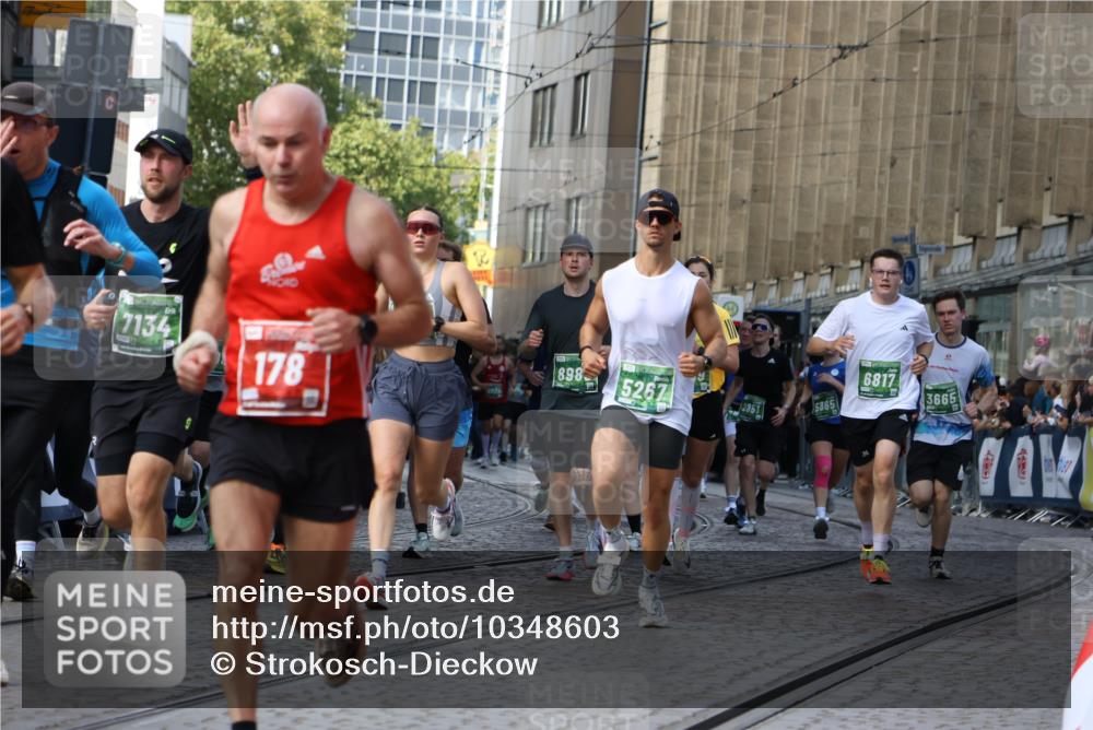 13.09.2026 - 21. swb-Marathon Bremen Strokosch-Dieckow http://msf.ph/oto/10348603 13.09.2026 13:28:47 Ziel 178, 210, 1239, 1380, 1460, 2047, 2764, 2977, 3028, 3294, 3597, 4250, 5250, 5683, 6914, 6957, 8429, 8483, 8570, 9064, 9549, 430, 565, 687, 722, 725, 936, 1014, 1274, 1688, 2223, 2378, 2851, 3419, 3665, 3938, 5225, 5267, 5531, 5691, 5865, 6099, 6817, 6937, 6955, 7134, 8984, 8985, 9562, 13174 meine-sportfotos.de