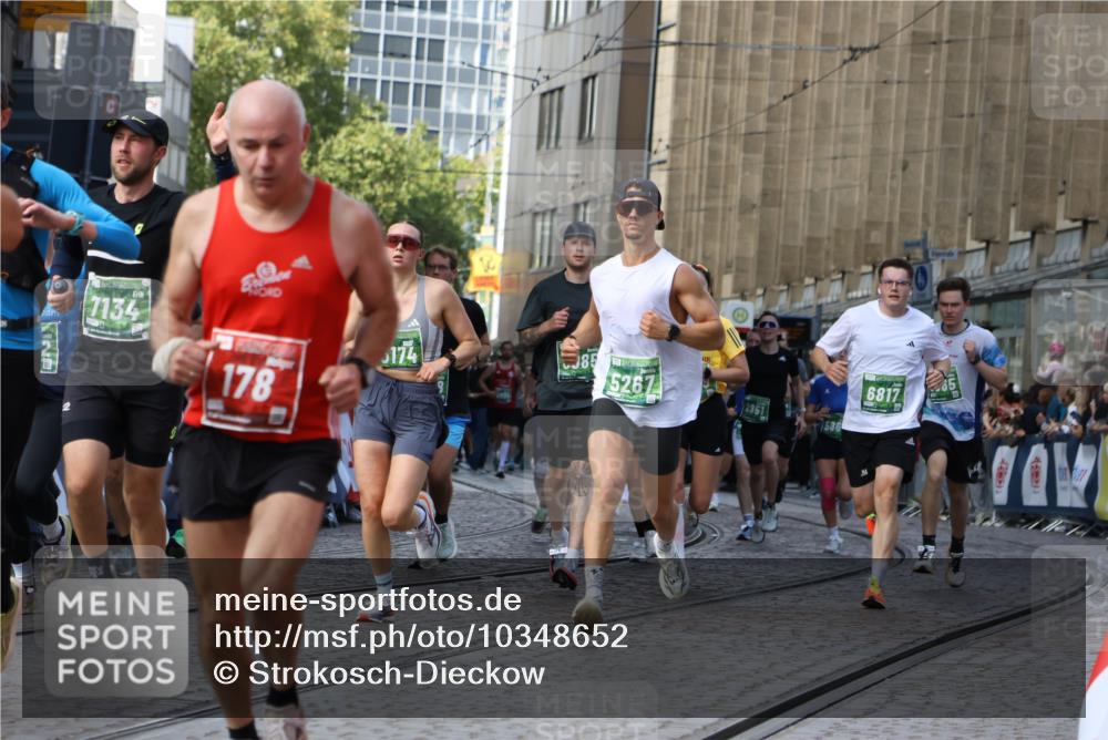 13.09.2026 - 21. swb-Marathon Bremen Strokosch-Dieckow http://msf.ph/oto/10348652 13.09.2026 13:28:47 Ziel 178, 210, 1239, 1380, 1460, 2047, 2764, 2977, 3028, 3294, 3597, 4250, 5250, 5683, 6914, 6957, 8429, 8483, 8570, 9064, 9549, 430, 565, 687, 722, 725, 936, 1014, 1274, 1688, 2223, 2378, 2851, 3419, 3665, 3938, 5225, 5267, 5531, 5691, 5865, 6099, 6817, 6937, 6955, 7134, 8984, 8985, 9562, 13174 meine-sportfotos.de