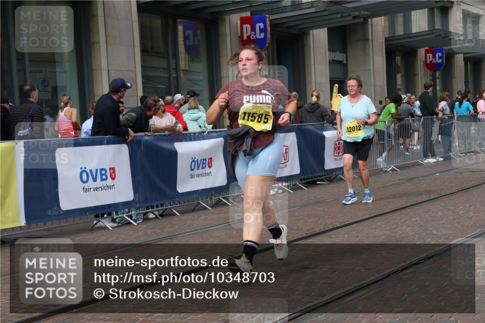 13.09.2026 - 21. swb-Marathon Bremen Strokosch-Dieckow http://msf.ph/oto/10348703 13.09.2026 11:11:54 Ziel 10213, 10406, 10414, 10490, 11052, 11585, 11633, 11716, 12012, 10155, 10511, 10552, 10582, 10616, 11239, 11533, 11927, 12082, 12286, 12336, 12553 meine-sportfotos.de