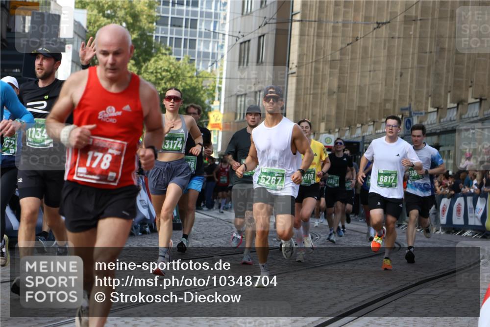 13.09.2026 - 21. swb-Marathon Bremen Strokosch-Dieckow http://msf.ph/oto/10348704 13.09.2026 13:28:47 Ziel 178, 210, 1239, 1380, 1460, 2047, 2764, 2977, 3028, 3294, 3597, 4250, 5250, 5683, 6914, 6957, 8429, 8483, 8570, 9064, 9549, 430, 565, 687, 722, 725, 936, 1014, 1274, 1688, 2223, 2378, 2851, 3419, 3665, 3938, 5225, 5267, 5531, 5691, 5865, 6099, 6817, 6937, 6955, 7134, 8984, 8985, 9562, 13174 meine-sportfotos.de