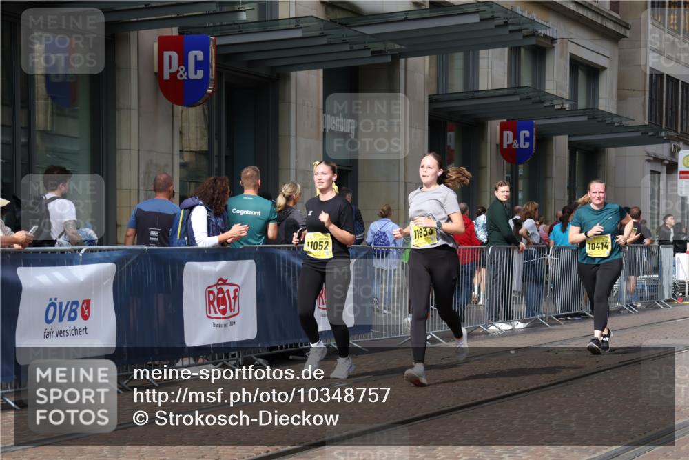 13.09.2026 - 21. swb-Marathon Bremen Strokosch-Dieckow http://msf.ph/oto/10348757 13.09.2026 11:12:04 Ziel 10213, 10406, 10414, 10909, 11052, 11090, 11633, 11716, 12012, 12327, 10490, 10582, 10616, 11585 meine-sportfotos.de