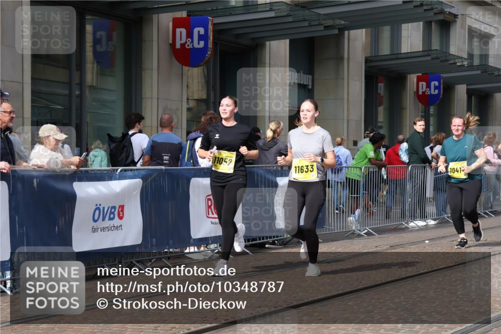 13.09.2026 - 21. swb-Marathon Bremen Strokosch-Dieckow http://msf.ph/oto/10348787 13.09.2026 11:12:05 Ziel 10213, 10406, 10414, 10909, 11052, 11090, 11633, 11716, 12012, 12327, 10490, 10582, 11585, 12012 meine-sportfotos.de