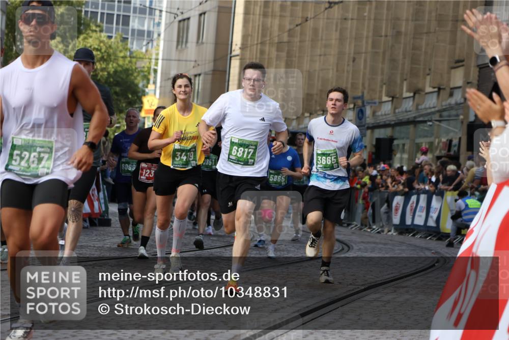 13.09.2026 - 21. swb-Marathon Bremen Strokosch-Dieckow http://msf.ph/oto/10348831 13.09.2026 13:28:49 Ziel 178, 210, 613, 1239, 1380, 1914, 2047, 2764, 3028, 3294, 3597, 4250, 5683, 6914, 6957, 8429, 8483, 8570, 8938, 9064, 9176, 9549, 430, 565, 687, 722, 725, 936, 1014, 1274, 1688, 2223, 2378, 2851, 3419, 3665, 3938, 5225, 5267, 5531, 5691, 5865, 6099, 6817, 6937, 6955, 7134, 8984, 8985, 9562, 13174 meine-sportfotos.de