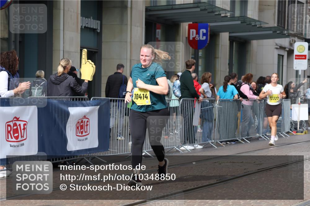 13.09.2026 - 21. swb-Marathon Bremen Strokosch-Dieckow http://msf.ph/oto/10348850 13.09.2026 11:12:06 Ziel 10213, 10406, 10414, 10874, 10875, 10909, 11052, 11090, 11633, 11716, 12327, 10490, 10582, 11585, 12012 meine-sportfotos.de