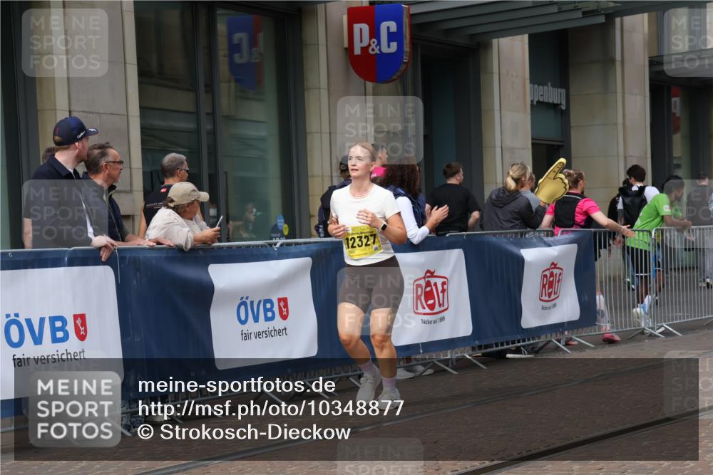 13.09.2026 - 21. swb-Marathon Bremen Strokosch-Dieckow http://msf.ph/oto/10348877 13.09.2026 11:12:12 Ziel 10213, 10354, 10406, 10414, 10743, 10874, 10875, 10909, 11090, 11657, 11716, 12234, 12327, 12497, 10490, 10582, 11052, 11585, 11633, 12012 meine-sportfotos.de