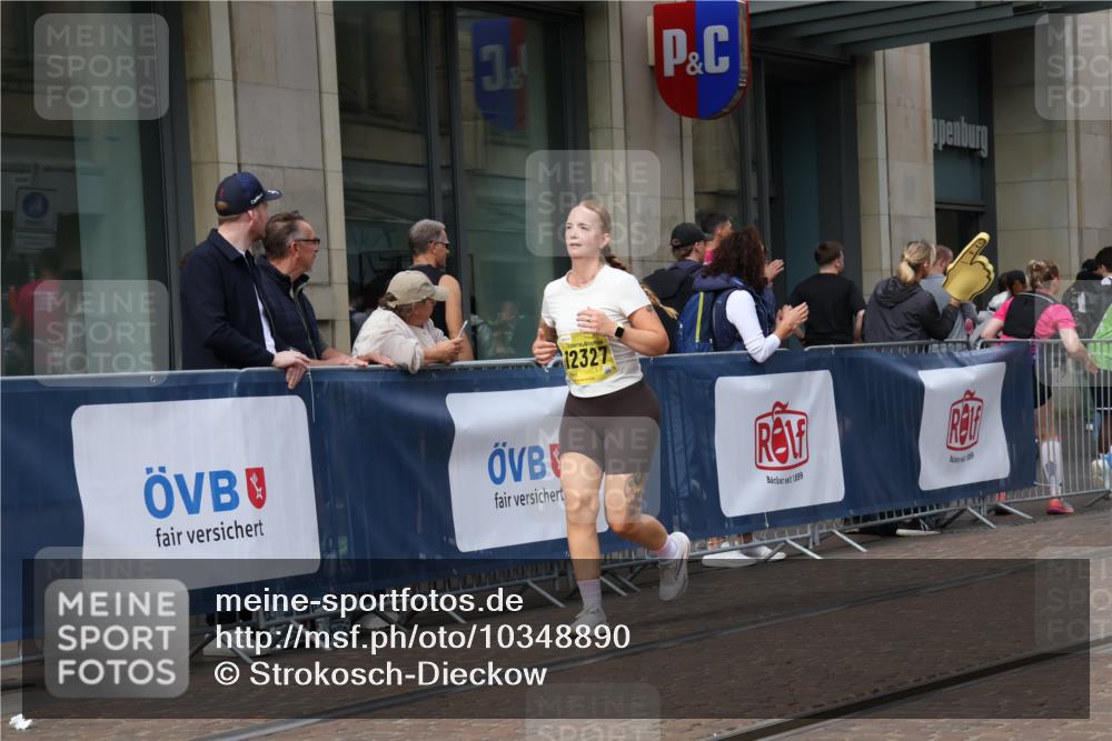 13.09.2026 - 21. swb-Marathon Bremen Strokosch-Dieckow http://msf.ph/oto/10348890 13.09.2026 11:12:12 Ziel 10213, 10354, 10406, 10414, 10743, 10874, 10875, 10909, 11090, 11657, 11716, 12234, 12327, 12497, 10490, 10582, 11052, 11585, 11633, 12012 meine-sportfotos.de