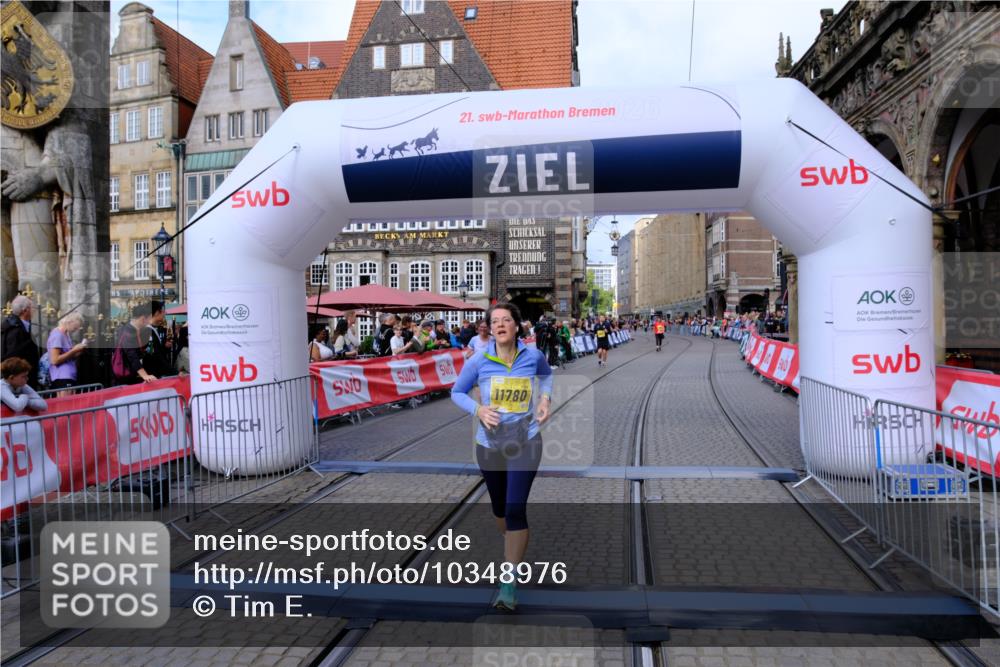 13.09.2026 - 21. swb-Marathon Bremen Tim E. http://msf.ph/oto/10348976 13.09.2026 11:21:38 Ziel 11262, 11780, 11821 meine-sportfotos.de