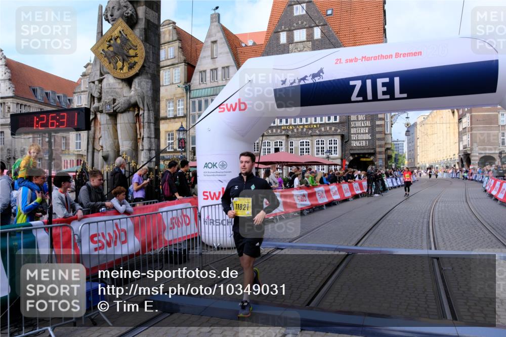 13.09.2026 - 21. swb-Marathon Bremen Tim E. http://msf.ph/oto/10349031 13.09.2026 11:21:47 Ziel 11262, 11780, 11821 meine-sportfotos.de