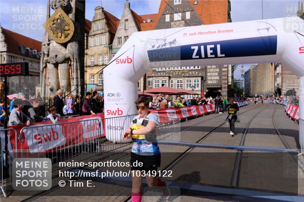 13.09.2026 - 21. swb-Marathon Bremen Tim E. http://msf.ph/oto/10349122 13.09.2026 11:22:16 Ziel 11639, 11698, 12157, 12211 meine-sportfotos.de