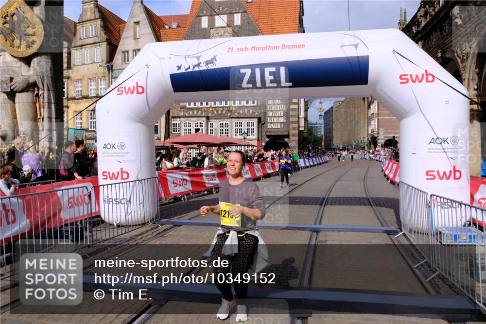 13.09.2026 - 21. swb-Marathon Bremen Tim E. http://msf.ph/oto/10349152 13.09.2026 11:22:20 Ziel 11639, 11698, 12157, 12211 meine-sportfotos.de