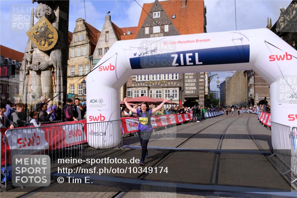13.09.2026 - 21. swb-Marathon Bremen Tim E. http://msf.ph/oto/10349174 13.09.2026 11:22:24 Ziel 11698, 12157, 12211 meine-sportfotos.de