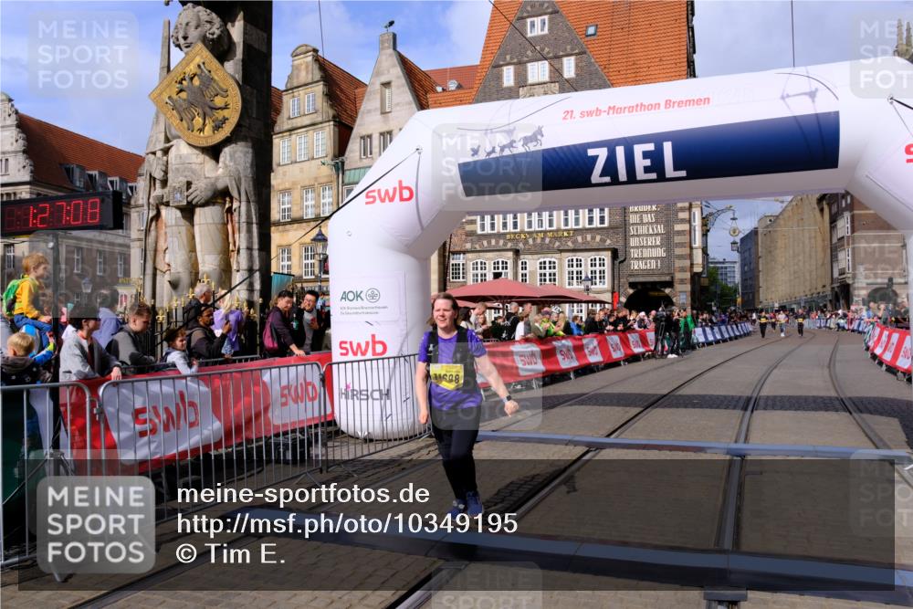 13.09.2026 - 21. swb-Marathon Bremen Tim E. http://msf.ph/oto/10349195 13.09.2026 11:22:25 Ziel 11698, 12157, 12211 meine-sportfotos.de