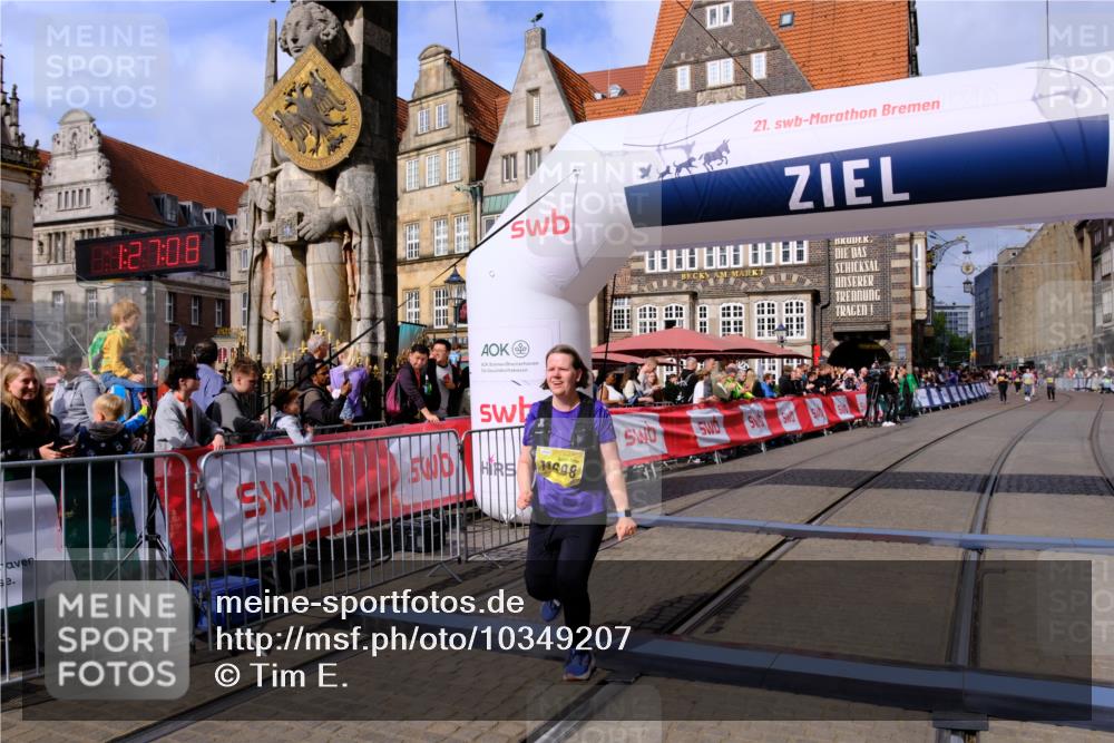 13.09.2026 - 21. swb-Marathon Bremen Tim E. http://msf.ph/oto/10349207 13.09.2026 11:22:25 Ziel 11698, 12157, 12211 meine-sportfotos.de