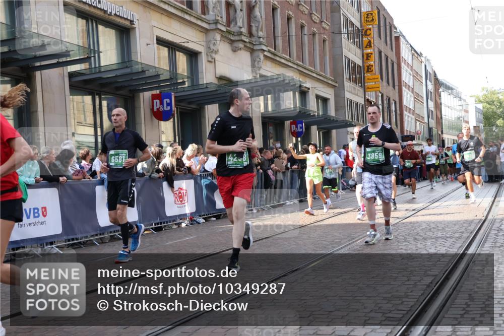 13.09.2026 - 21. swb-Marathon Bremen Strokosch-Dieckow http://msf.ph/oto/10349287 13.09.2026 13:31:13 Ziel 310, 922, 1600, 1627, 2602, 2707, 3152, 3343, 3392, 3579, 3858, 3859, 4164, 4258, 4273, 4477, 4692, 4889, 5375, 5426, 5504, 5720, 5765, 5979, 6039, 6062, 6100, 6147, 6193, 6581, 6602, 6968, 6971, 7001, 7032, 7296, 7608, 7941, 8035, 8042, 8205, 8206, 8239, 8339, 8342, 8364, 8495, 8522, 9147, 9155, 9293, 9568, 9822, 9903, 13066, 217, 244, 1189, 1398, 1479, 2244, 2513, 2802, 2902, 3360, 3396, 3762, 3800, 4251, 4477, 5600, 6307, 7198, 7760, 7798, 8543 meine-sportfotos.de