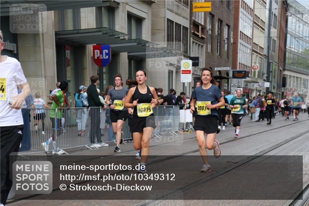 13.09.2026 - 21. swb-Marathon Bremen Strokosch-Dieckow http://msf.ph/oto/10349312 13.09.2026 11:12:28 Ziel 10354, 10483, 10743, 10874, 10875, 11090, 11606, 11657, 11671, 11832, 12050, 12234, 12423, 12497, 10213, 10406, 10414, 10909, 11052, 11633, 11716, 12012, 12327 meine-sportfotos.de