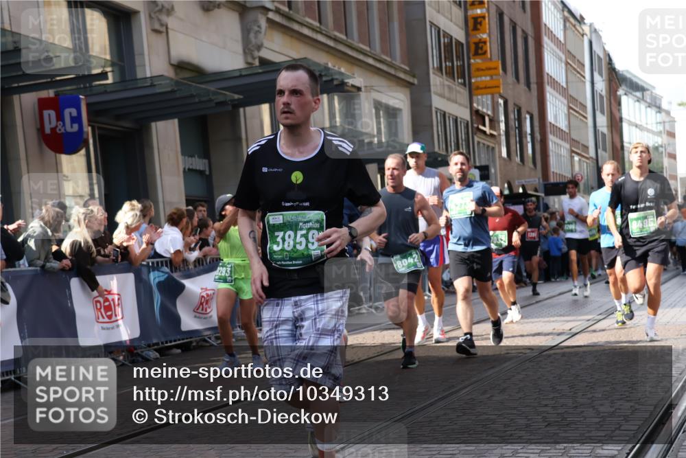 13.09.2026 - 21. swb-Marathon Bremen Strokosch-Dieckow http://msf.ph/oto/10349313 13.09.2026 13:31:14 Ziel 310, 922, 1600, 1627, 2602, 2707, 3115, 3152, 3239, 3343, 3392, 3579, 3858, 3859, 4164, 4258, 4273, 4692, 4889, 5375, 5426, 5504, 5720, 5765, 5979, 6039, 6062, 6100, 6147, 6193, 6581, 6602, 6968, 6971, 7001, 7032, 7296, 7608, 7941, 8035, 8042, 8166, 8205, 8206, 8239, 8339, 8364, 8495, 8522, 9155, 9293, 9568, 9822, 9903, 13066, 217, 244, 1189, 1398, 1479, 2244, 2513, 2802, 2902, 3360, 3396, 3762, 3800, 4477, 6307, 7198, 7760, 7798, 8543 meine-sportfotos.de