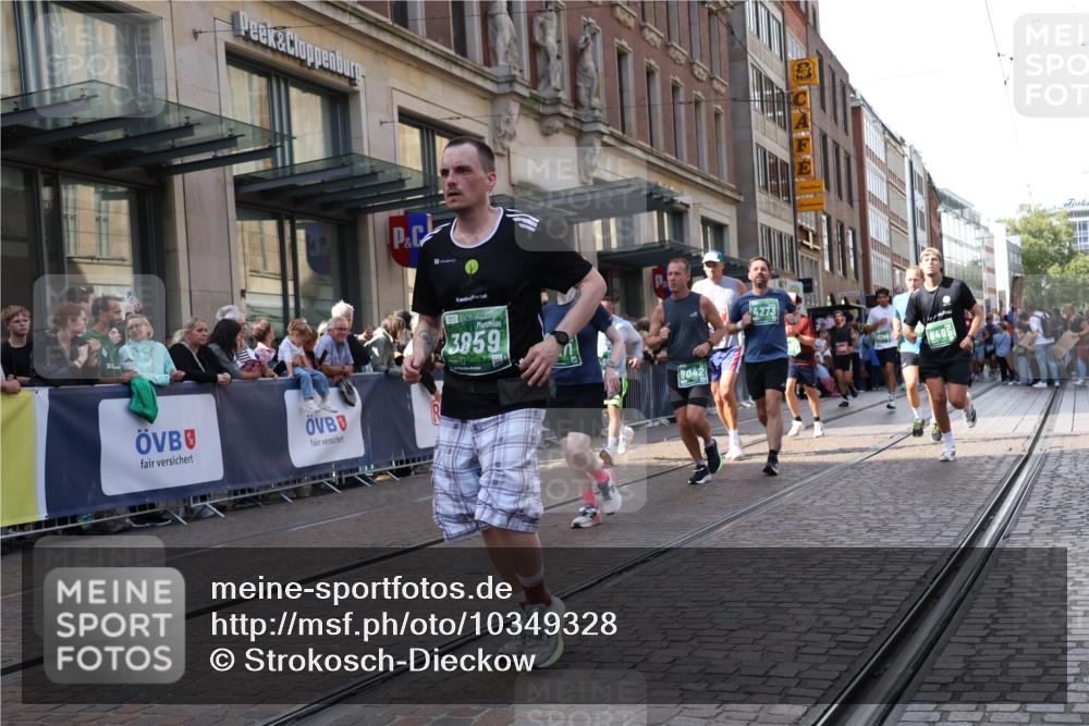 13.09.2026 - 21. swb-Marathon Bremen Strokosch-Dieckow http://msf.ph/oto/10349328 13.09.2026 13:31:15 Ziel 310, 922, 1600, 1627, 2602, 2707, 3115, 3152, 3239, 3343, 3392, 3579, 3858, 3859, 4164, 4258, 4273, 4692, 4889, 5375, 5426, 5504, 5765, 5979, 6039, 6062, 6100, 6147, 6193, 6213, 6581, 6602, 6968, 6971, 7001, 7032, 7260, 7608, 7941, 8042, 8166, 8205, 8206, 8239, 8339, 8364, 8495, 8522, 9033, 9155, 9293, 9568, 9903, 9914, 13066, 13151, 217, 1189, 1398, 1479, 2244, 2513, 2802, 2902, 3360, 3396, 3762, 3800, 4477, 6307, 7198, 7760, 7798, 8543 meine-sportfotos.de