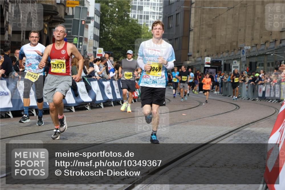 13.09.2026 - 21. swb-Marathon Bremen Strokosch-Dieckow http://msf.ph/oto/10349367 13.09.2026 10:54:10 Ziel 10141, 10174, 10227, 10255, 10478, 10579, 10684, 10685, 10708, 10838, 10905, 10947, 11206, 11489, 11502, 11596, 11950, 12075, 12244, 12331, 12341, 12356, 12405, 12435, 12492, 12515, 13597, 10359, 10503, 10577, 10631, 10749, 10837, 10884, 10996, 11099, 11118, 11361, 11476, 11843, 11989 meine-sportfotos.de
