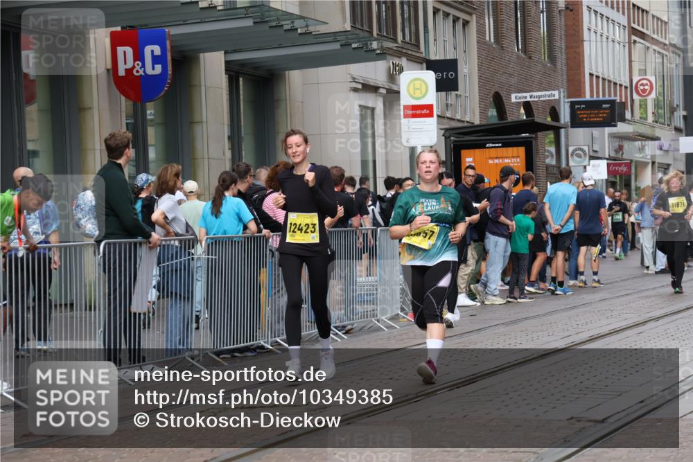 13.09.2026 - 21. swb-Marathon Bremen Strokosch-Dieckow http://msf.ph/oto/10349385 13.09.2026 11:12:30 Ziel 10354, 10483, 10743, 10874, 10875, 11606, 11657, 11671, 11832, 12050, 12234, 12423, 12497, 10213, 10406, 10414, 10909, 11052, 11090, 11633, 11716, 12012, 12327 meine-sportfotos.de