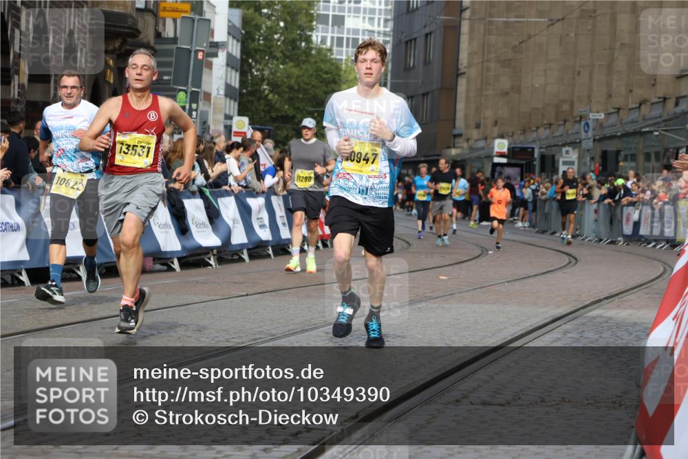 13.09.2026 - 21. swb-Marathon Bremen Strokosch-Dieckow http://msf.ph/oto/10349390 13.09.2026 10:54:10 Ziel 10141, 10174, 10227, 10255, 10478, 10579, 10684, 10685, 10708, 10838, 10905, 10947, 11206, 11489, 11502, 11596, 11950, 12075, 12244, 12331, 12341, 12356, 12405, 12435, 12492, 12515, 13597, 10359, 10503, 10577, 10631, 10749, 10837, 10884, 10996, 11099, 11118, 11361, 11476, 11843, 11989 meine-sportfotos.de