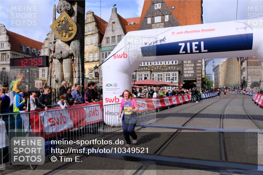 13.09.2026 - 21. swb-Marathon Bremen Tim E. http://msf.ph/oto/10349521 13.09.2026 11:23:16 Ziel 12083 meine-sportfotos.de