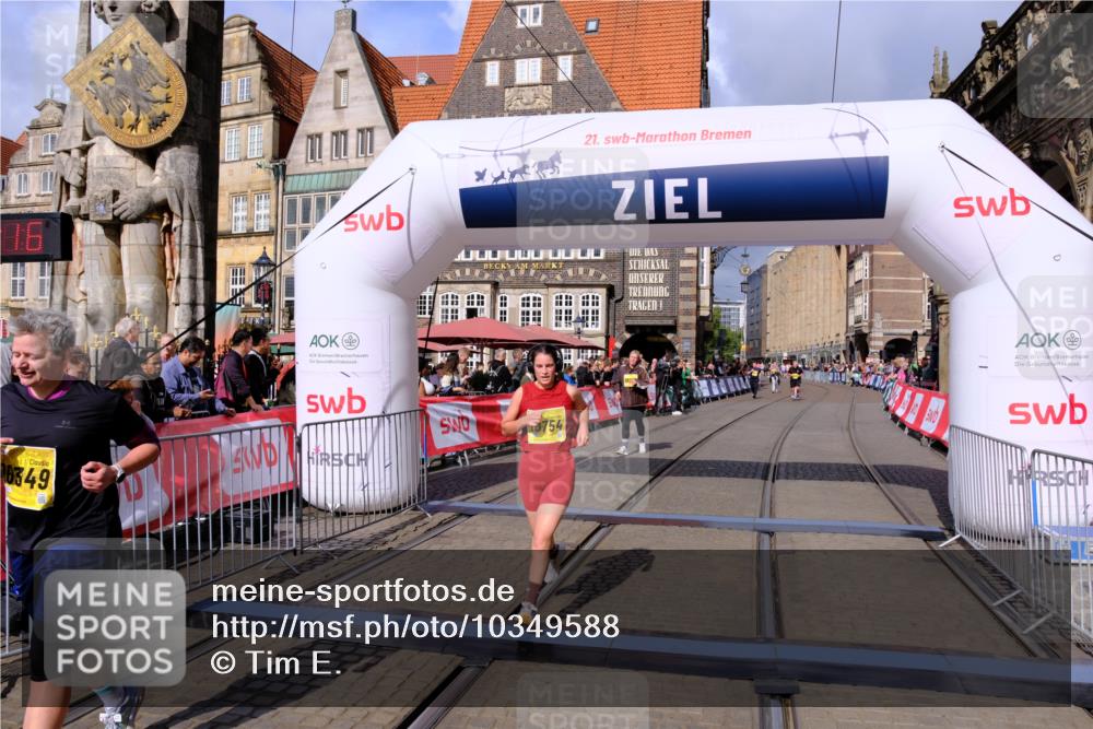 13.09.2026 - 21. swb-Marathon Bremen Tim E. http://msf.ph/oto/10349588 13.09.2026 11:23:33 Ziel 10349, 10754, 10925 meine-sportfotos.de