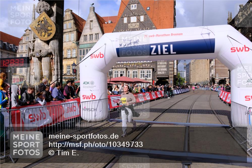 13.09.2026 - 21. swb-Marathon Bremen Tim E. http://msf.ph/oto/10349733 13.09.2026 11:23:49 Ziel 11266, 11663, 12340, 12440 meine-sportfotos.de