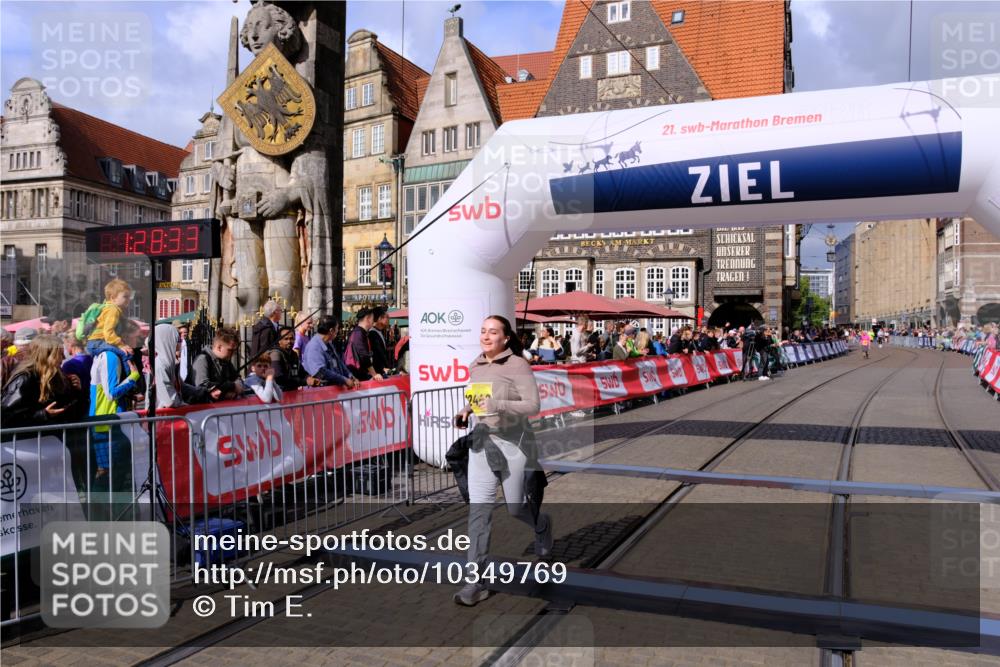 13.09.2026 - 21. swb-Marathon Bremen Tim E. http://msf.ph/oto/10349769 13.09.2026 11:23:50 Ziel 11266, 11663, 12340, 12440 meine-sportfotos.de