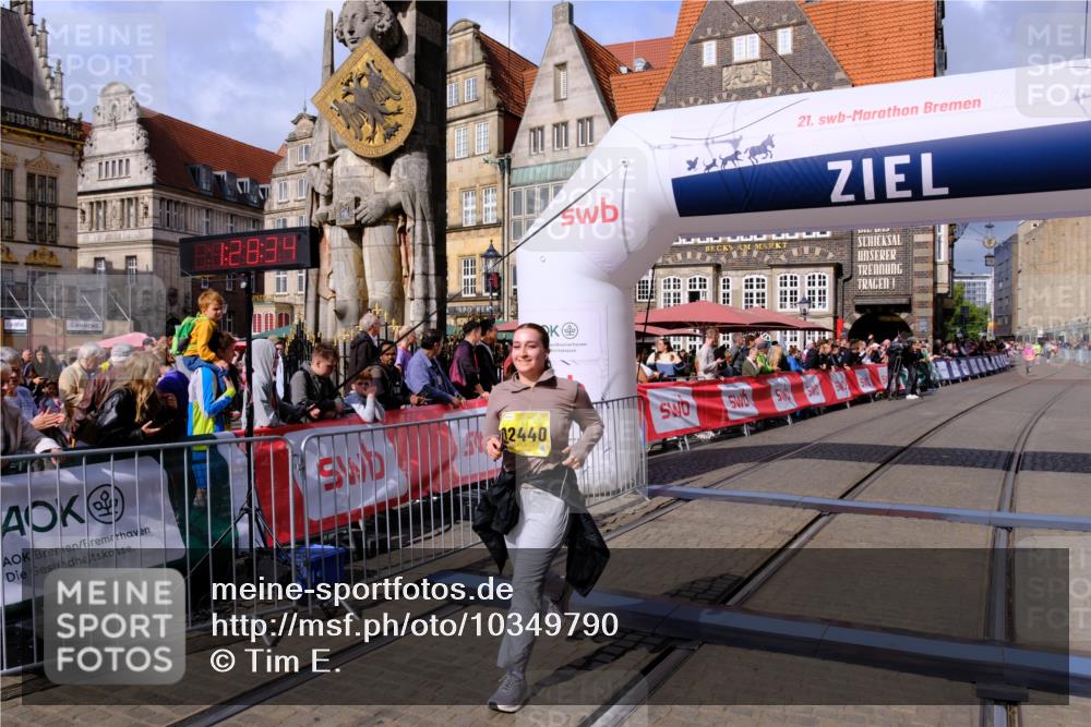 13.09.2026 - 21. swb-Marathon Bremen Tim E. http://msf.ph/oto/10349790 13.09.2026 11:23:51 Ziel 11266, 11663, 12340, 12440 meine-sportfotos.de