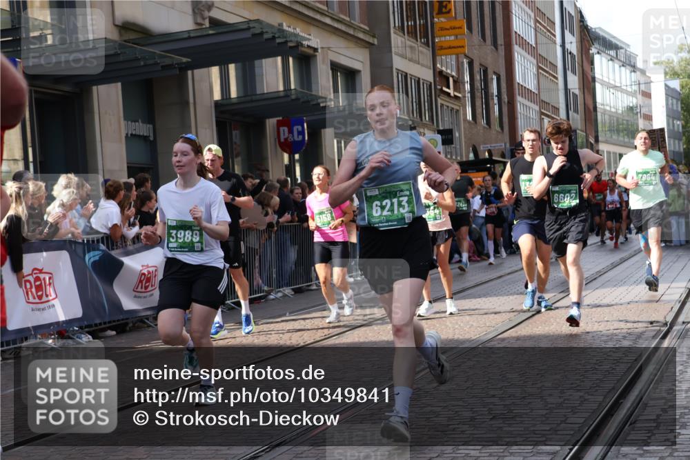 13.09.2026 - 21. swb-Marathon Bremen Strokosch-Dieckow http://msf.ph/oto/10349841 13.09.2026 13:31:29 Ziel 310, 578, 846, 3115, 3205, 3239, 3244, 3278, 3858, 3989, 4030, 4164, 4273, 4692, 4979, 4998, 5158, 5325, 5363, 5426, 5899, 6062, 6100, 6193, 6213, 6354, 6581, 6602, 7032, 7242, 7260, 7608, 7790, 7941, 7964, 8042, 8048, 8078, 8166, 8205, 8206, 8247, 8364, 8495, 8522, 8970, 9016, 9033, 9188, 9293, 9568, 9785, 9903, 9914, 13151, 13231, 217, 922, 1398, 1600, 1627, 2244, 2602, 2707, 3152, 3343, 3392, 3396, 3579, 3762, 3859, 4258, 4477, 4889, 6039 meine-sportfotos.de