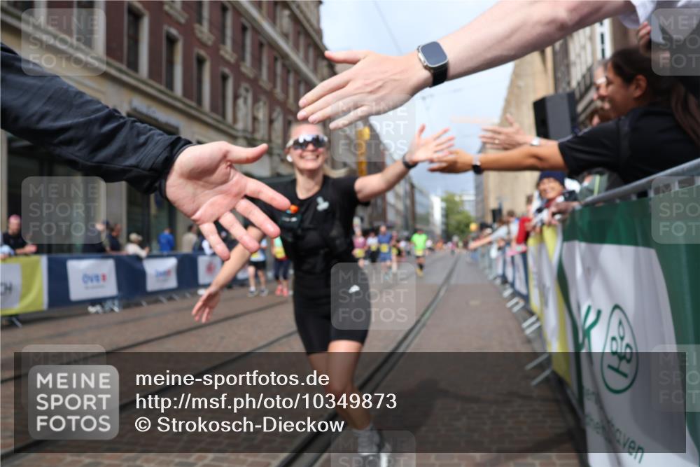 13.09.2026 - 21. swb-Marathon Bremen Strokosch-Dieckow http://msf.ph/oto/10349873 13.09.2026 11:12:51 Ziel 10804, 10893, 11048, 11357, 11606, 11627, 12050, 12060, 12393, 12418, 10354, 10483, 10743, 10874, 10875, 11090, 11657, 11671, 11832, 12234, 12423, 12497 meine-sportfotos.de