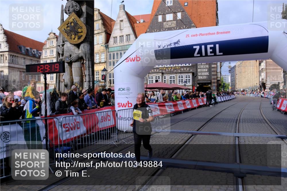 13.09.2026 - 21. swb-Marathon Bremen Tim E. http://msf.ph/oto/10349884 13.09.2026 11:24:36 Ziel 11712 meine-sportfotos.de