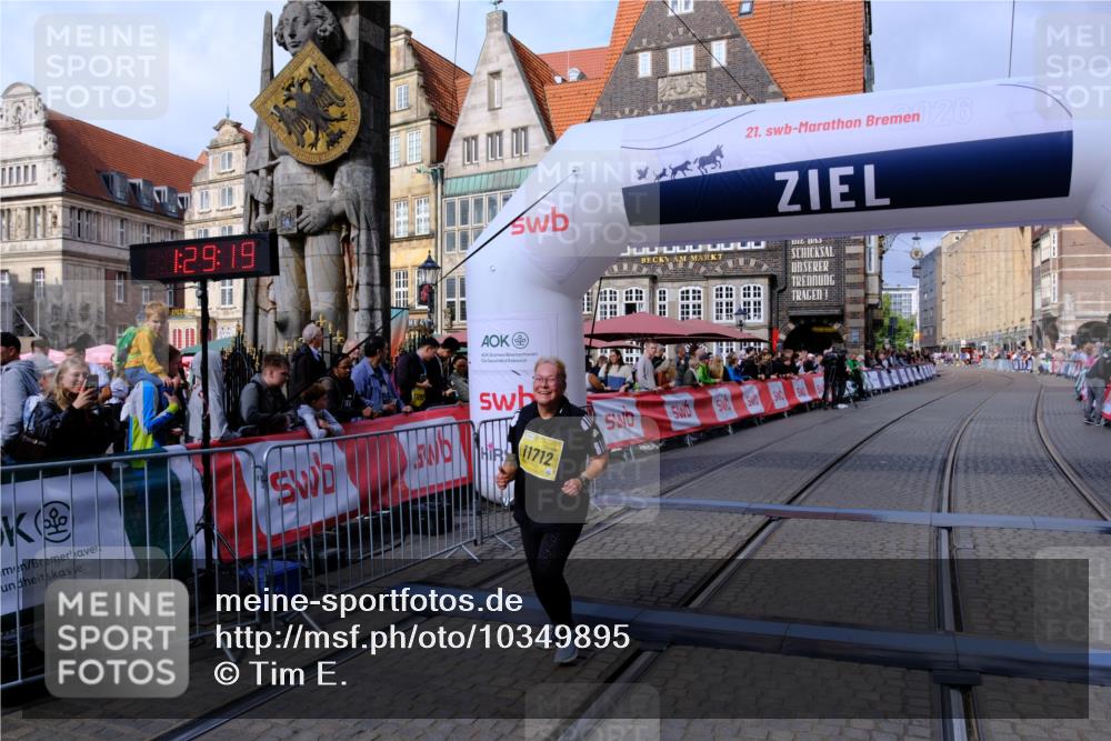 13.09.2026 - 21. swb-Marathon Bremen Tim E. http://msf.ph/oto/10349895 13.09.2026 11:24:36 Ziel 11712 meine-sportfotos.de