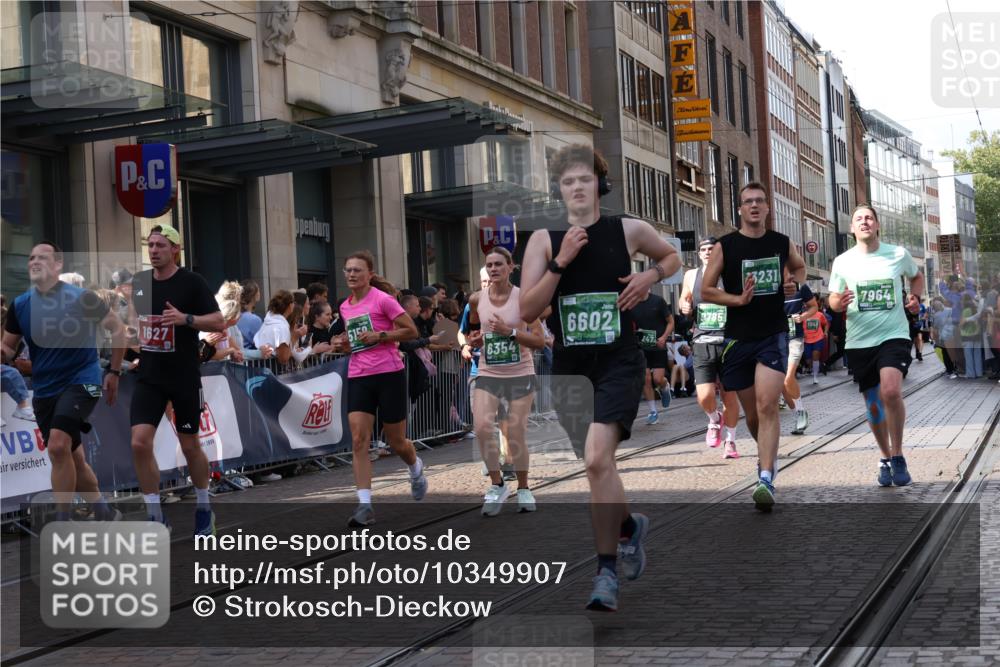 13.09.2026 - 21. swb-Marathon Bremen Strokosch-Dieckow http://msf.ph/oto/10349907 13.09.2026 13:31:30 Ziel 310, 578, 846, 3115, 3205, 3239, 3244, 3278, 3858, 3946, 3989, 4030, 4164, 4273, 4692, 4979, 4998, 5158, 5325, 5363, 5426, 5899, 6062, 6100, 6193, 6213, 6354, 6581, 6602, 7032, 7242, 7260, 7608, 7790, 7941, 7964, 8042, 8048, 8078, 8166, 8205, 8206, 8247, 8364, 8495, 8610, 8970, 9016, 9033, 9188, 9293, 9568, 9785, 9903, 9914, 13151, 13231, 217, 922, 1398, 1600, 1627, 2244, 2602, 2707, 3152, 3343, 3392, 3396, 3579, 3762, 3859, 4258, 4477, 4692, 4889, 6039, 7032 meine-sportfotos.de