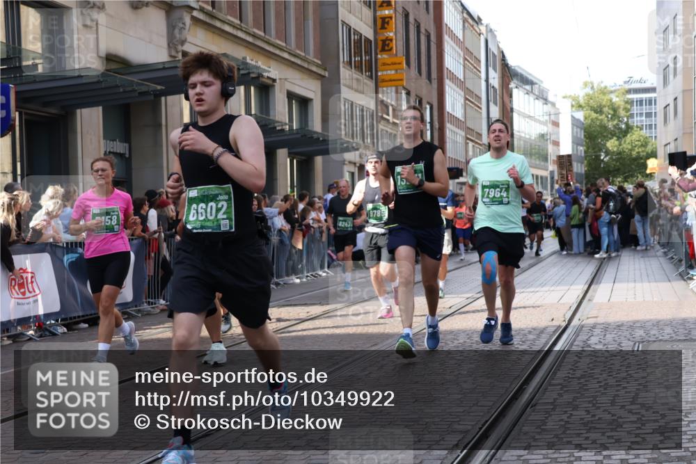 13.09.2026 - 21. swb-Marathon Bremen Strokosch-Dieckow http://msf.ph/oto/10349922 13.09.2026 13:31:30 Ziel 310, 578, 846, 3115, 3205, 3239, 3244, 3278, 3858, 3946, 3989, 4030, 4164, 4273, 4692, 4979, 4998, 5158, 5325, 5363, 5426, 5899, 6062, 6100, 6193, 6213, 6354, 6581, 6602, 7032, 7242, 7260, 7608, 7790, 7941, 7964, 8042, 8048, 8078, 8166, 8205, 8206, 8247, 8364, 8495, 8610, 8970, 9016, 9033, 9188, 9293, 9568, 9785, 9903, 9914, 13151, 13231, 217, 922, 1398, 1600, 1627, 2244, 2602, 2707, 3152, 3343, 3392, 3396, 3579, 3762, 3859, 4258, 4477, 4692, 4889, 6039, 7032 meine-sportfotos.de