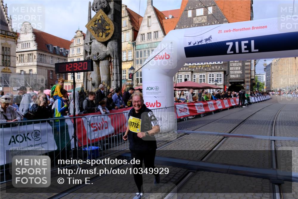 13.09.2026 - 21. swb-Marathon Bremen Tim E. http://msf.ph/oto/10349929 13.09.2026 11:24:36 Ziel 11712 meine-sportfotos.de