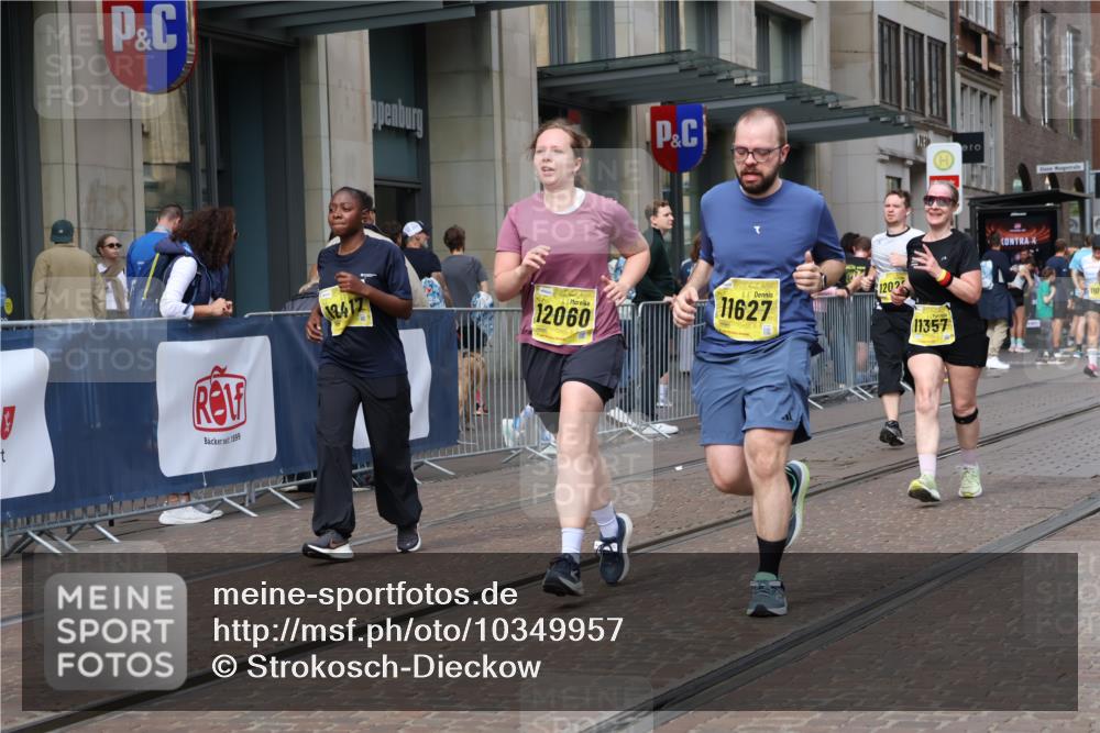 13.09.2026 - 21. swb-Marathon Bremen Strokosch-Dieckow http://msf.ph/oto/10349957 13.09.2026 11:12:54 Ziel 10804, 10893, 11048, 11357, 11627, 12060, 12393, 12418, 10354, 10483, 10743, 10874, 10875, 11090, 11606, 11657, 11671, 11832, 12050, 12234, 12423, 12497 meine-sportfotos.de