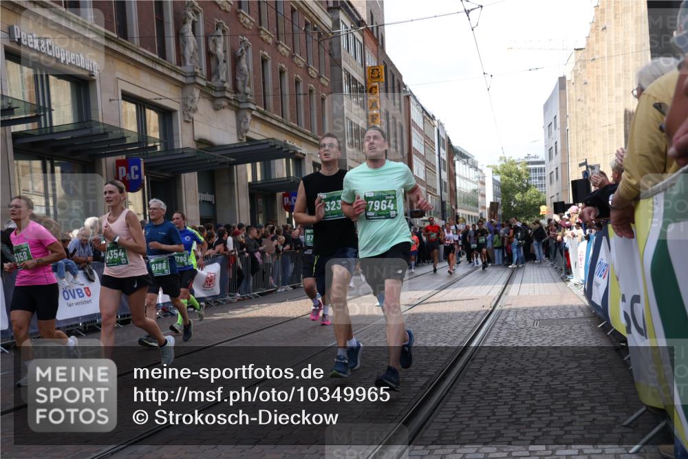 13.09.2026 - 21. swb-Marathon Bremen Strokosch-Dieckow http://msf.ph/oto/10349965 13.09.2026 13:31:32 Ziel 310, 578, 846, 2934, 3115, 3205, 3239, 3244, 3278, 3858, 3946, 3989, 4030, 4164, 4979, 4998, 5158, 5325, 5363, 5426, 5899, 6062, 6100, 6116, 6193, 6213, 6354, 6602, 7242, 7260, 7526, 7608, 7790, 7941, 7964, 8048, 8078, 8166, 8206, 8247, 8610, 8970, 9016, 9033, 9188, 9568, 9640, 9785, 9914, 13151, 13231, 217, 922, 1600, 1627, 2244, 2602, 2707, 3152, 3343, 3392, 3396, 3579, 3762, 3859, 4258, 4273, 4477, 4692, 4889, 6039, 6581, 7032, 8042, 8205 meine-sportfotos.de
