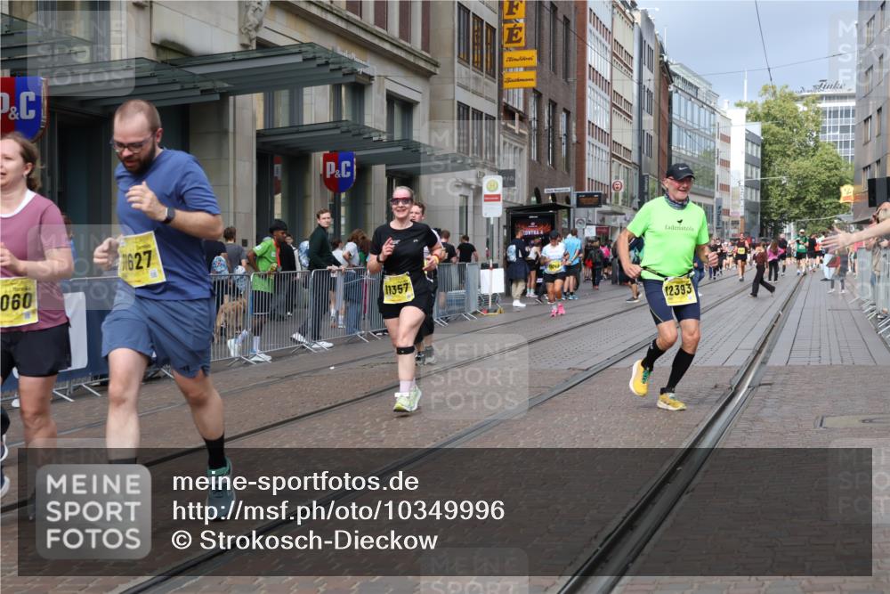 13.09.2026 - 21. swb-Marathon Bremen Strokosch-Dieckow http://msf.ph/oto/10349996 13.09.2026 11:12:55 Ziel 10804, 10893, 11048, 11357, 11627, 11670, 12060, 12393, 12418, 10354, 10483, 10743, 10874, 10875, 11606, 11657, 11671, 11832, 12050, 12234, 12423, 12497 meine-sportfotos.de