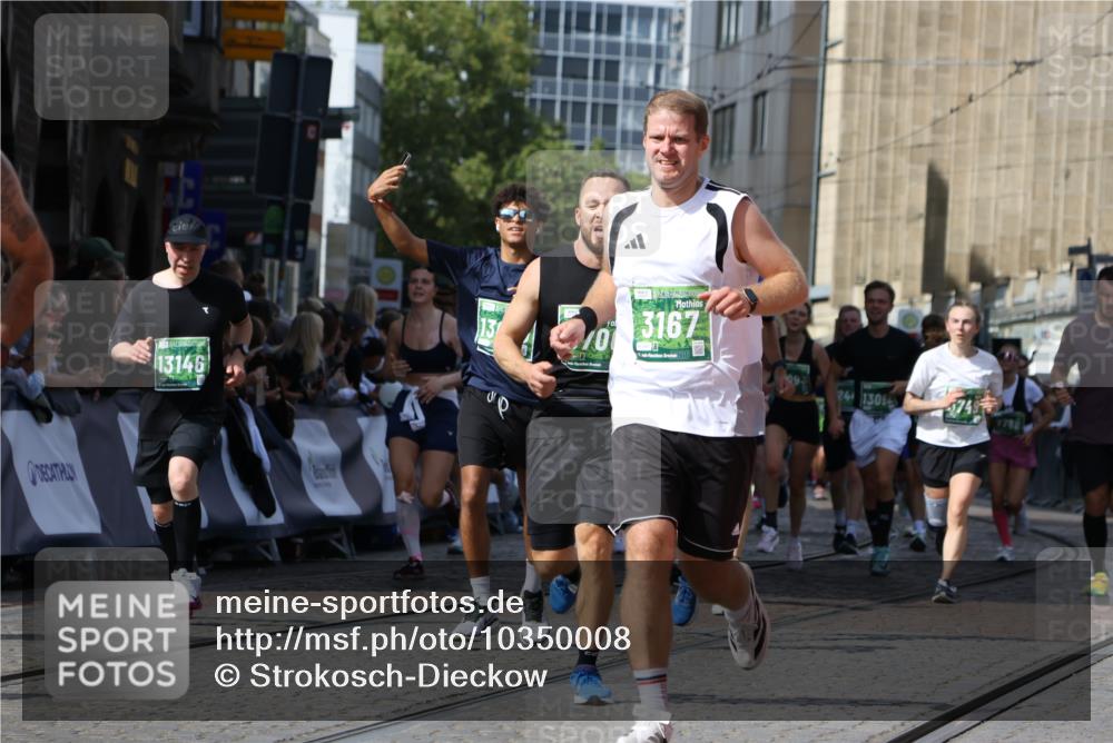 13.09.2026 - 21. swb-Marathon Bremen Strokosch-Dieckow http://msf.ph/oto/10350008 13.09.2026 13:32:56 Ziel 1437, 1687, 2292, 2293, 2611, 2992, 3354, 3429, 3878, 3895, 4263, 4323, 4380, 4862, 5281, 5398, 5581, 5657, 6518, 6583, 6593, 6718, 6760, 7016, 7173, 7466, 7758, 7990, 8344, 8367, 8957, 9040, 9175, 13208, 1532, 2393, 2440, 2818, 2959, 3167, 3404, 3710, 3773, 4194, 4408, 4659, 5191, 5324, 5395, 5410, 5706, 5749, 5981, 6941, 7756, 7788, 7830, 8061, 9269, 9292, 9745, 9829, 13019, 13028, 13039, 13092, 13093, 13101, 13146 meine-sportfotos.de