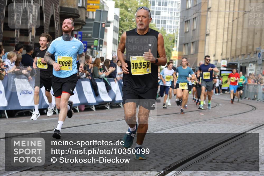 13.09.2026 - 21. swb-Marathon Bremen Strokosch-Dieckow http://msf.ph/oto/10350099 13.09.2026 10:54:28 Ziel 10822, 10947, 10996, 11010, 11290, 11329, 11361, 11476, 11765, 11843, 11989, 11998, 12356, 12435, 13531, 10146, 10410, 10608, 10704, 10765, 11039, 11040, 11174, 11389, 11874, 12038, 12467, 12519, 13526 meine-sportfotos.de