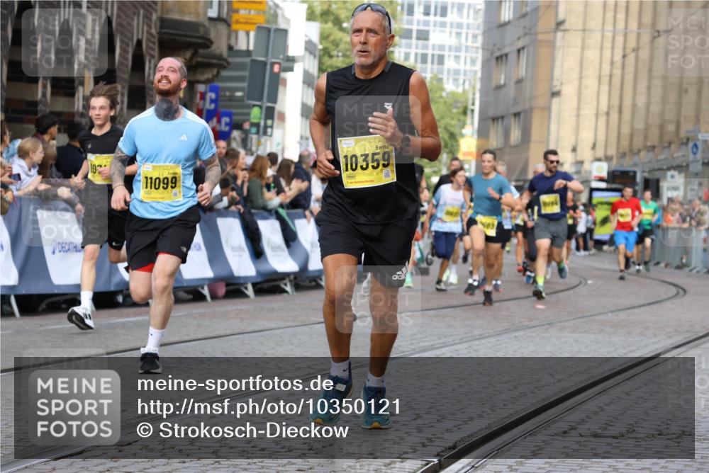 13.09.2026 - 21. swb-Marathon Bremen Strokosch-Dieckow http://msf.ph/oto/10350121 13.09.2026 10:54:28 Ziel 10822, 10947, 10996, 11010, 11290, 11329, 11361, 11476, 11765, 11843, 11989, 11998, 12356, 12435, 13531, 10146, 10410, 10608, 10704, 10765, 11039, 11040, 11174, 11389, 11874, 12038, 12467, 12519, 13526 meine-sportfotos.de